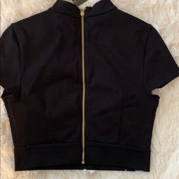 Express Crop Top Blouse - Picture 4 of 4